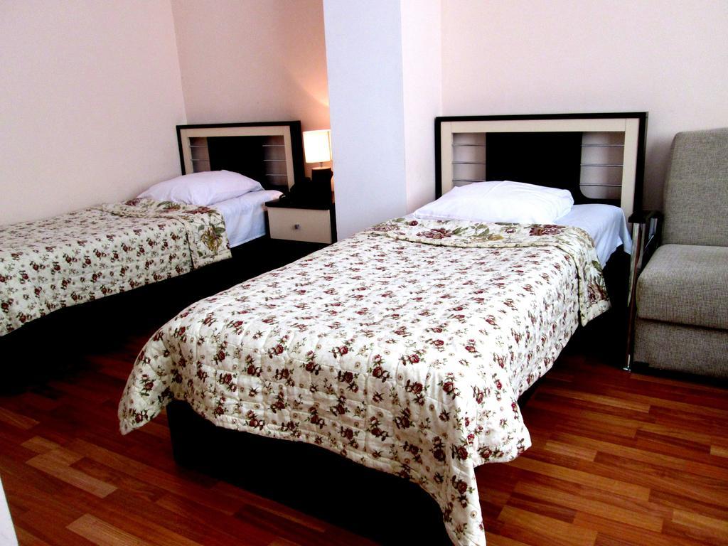 Max Comfort Hotel クタイシ エクステリア 写真