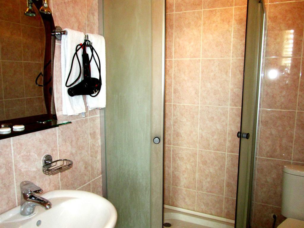 Max Comfort Hotel クタイシ エクステリア 写真