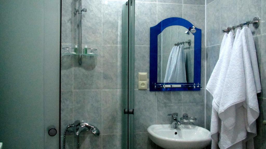 Max Comfort Hotel クタイシ エクステリア 写真
